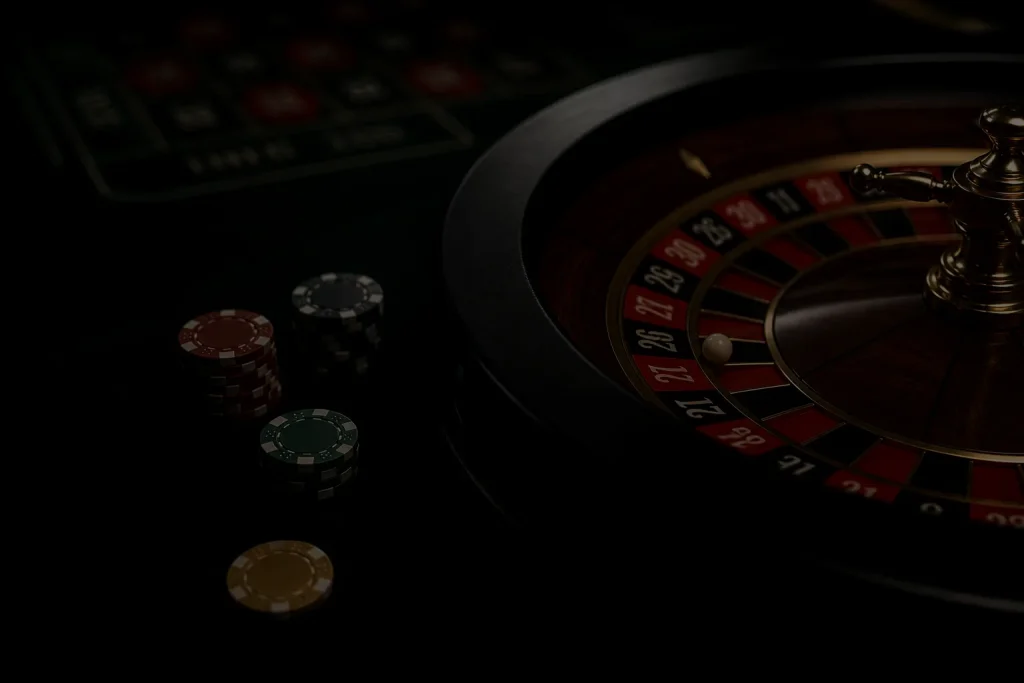 Fichas sobre uma mesa de roleta representando categorias de jogos de cassino